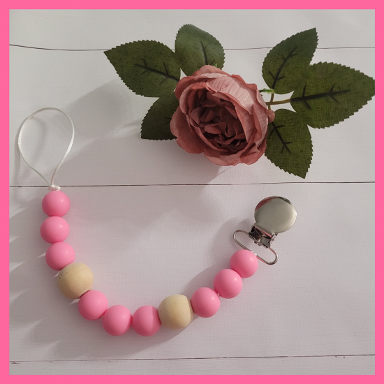Zawieszka do smoczka silikonowo drewniana pink